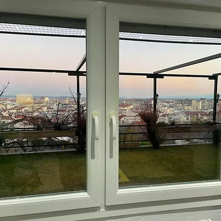 Apartamento Luxury Cityview With Garden Serres